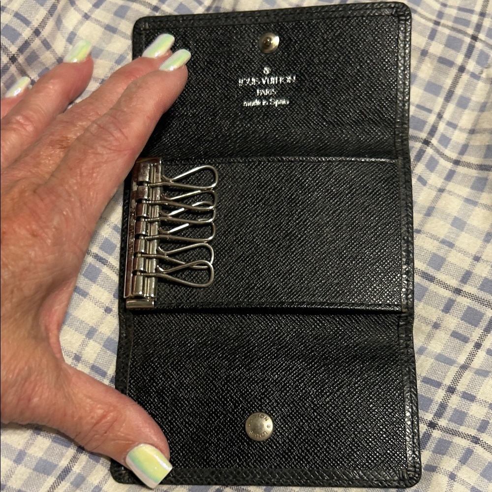Black LV Textured Wallet - Picture 3 of 10